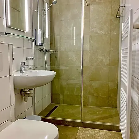 Hotel Adore 3*